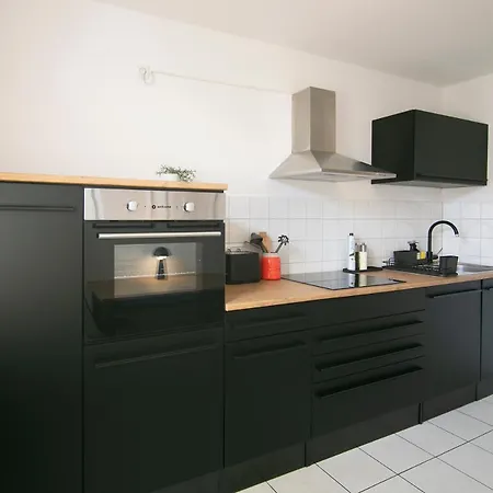 Apartment 2 Zimmer, Bett Und Schlafsofa, Balkon, Waschmaschine L Leipzig