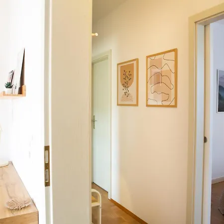 2 Zimmer, Bett Und Schlafsofa, Balkon, Waschmaschine L Leipzig