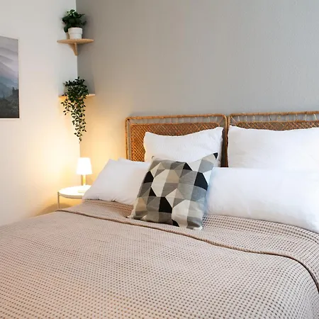 2 Zimmer, Bett Und Schlafsofa, Balkon, Waschmaschine L Apartment *