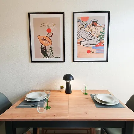 2 Zimmer, Bett Und Schlafsofa, Balkon, Waschmaschine L * Leipzig