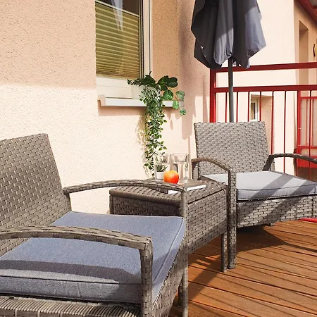 2 Zimmer, Bett Und Schlafsofa, Balkon, Waschmaschine L